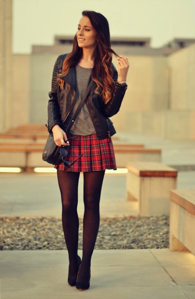 Läderjacka svart och röd tartan kjol