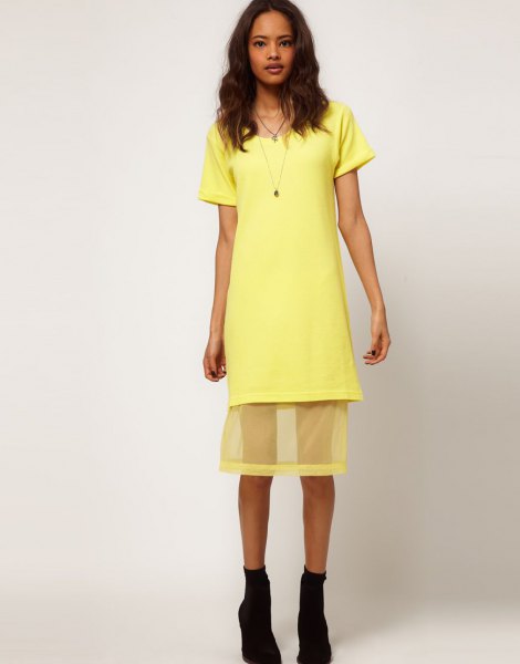 gul skjortklänning med halvtransparent meshöverdrag