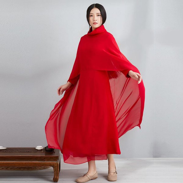 röd chiffonscarf med matchande maxiklänning och lägenheter