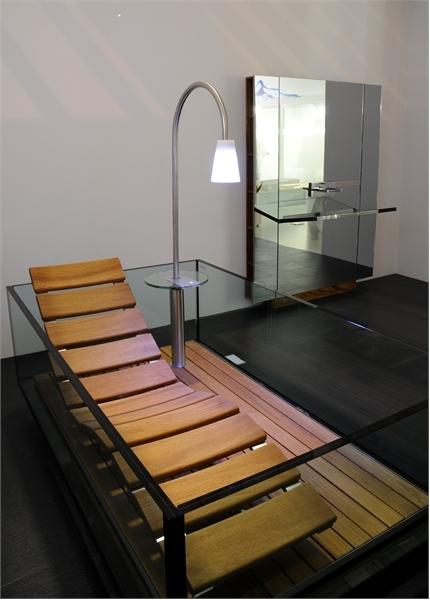 Stor badrumsspegel med integrerat glasvask - Water Lounge.