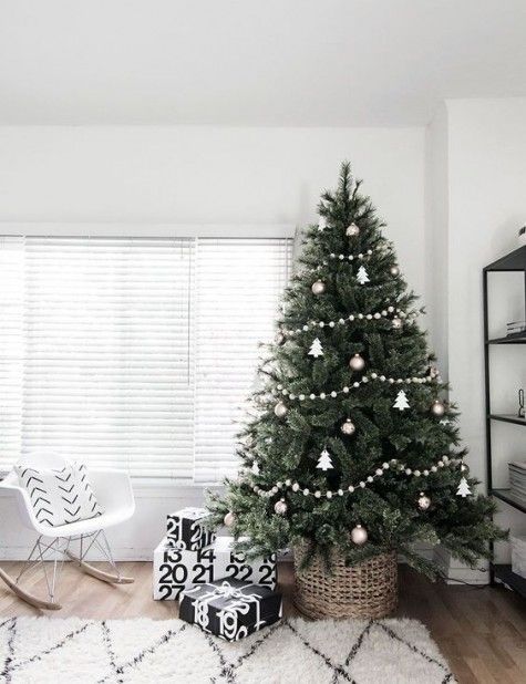25 trendiga minimalistiska julgransdekorationer |  Bekväm bostad.