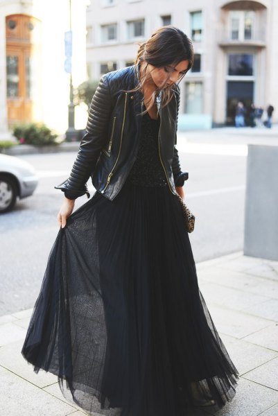 svart chiffong maxi flare klänning läderjacka