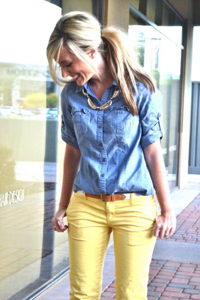 Jeansskjorta med gula skinny jeans