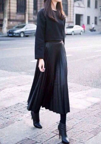 svart bekväm tröja med maxi veckad kjol