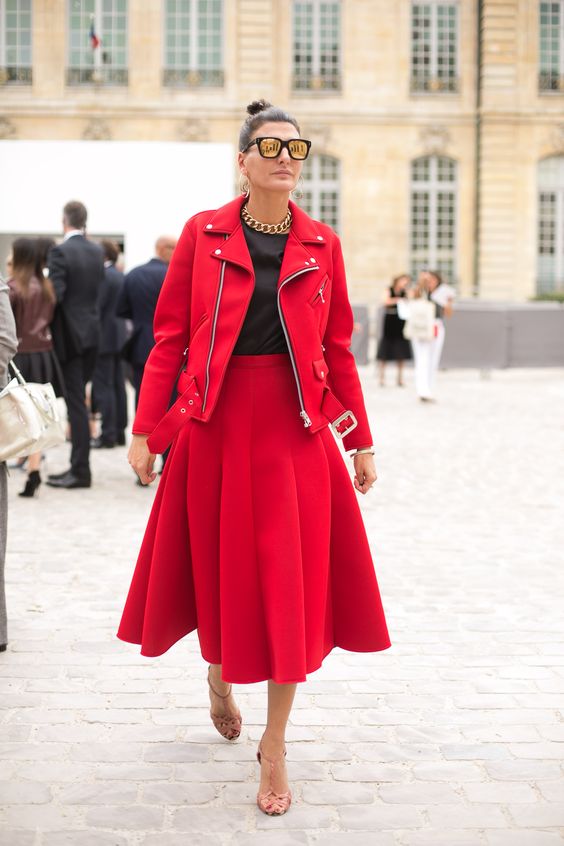 röd kjol röd läderjacka