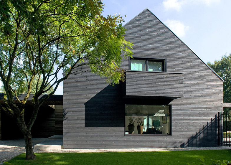 Hus i Nederländerna uppgraderat med svart claddi