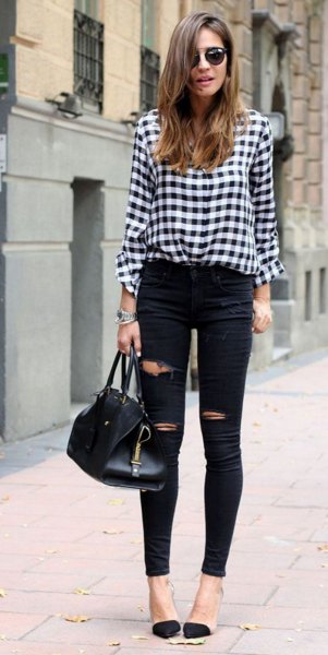 svartvit rutig skjorta med trasiga skinny jeans