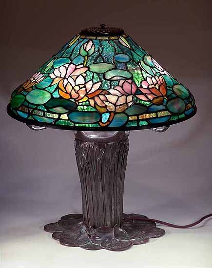 20 "Water Lily Tiffany Lamp. Design av Tiffany Studios # 1490.