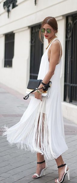 vit maxikantad klänning med hög uppdelning