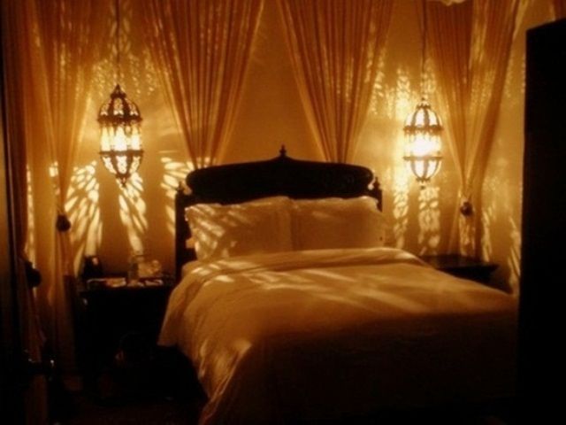 Romantisk ... http://www.digsdigs.com/photos/romantic-bedroom.