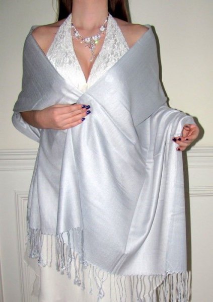 silver halsduk vit spets djup v-ringad klänning