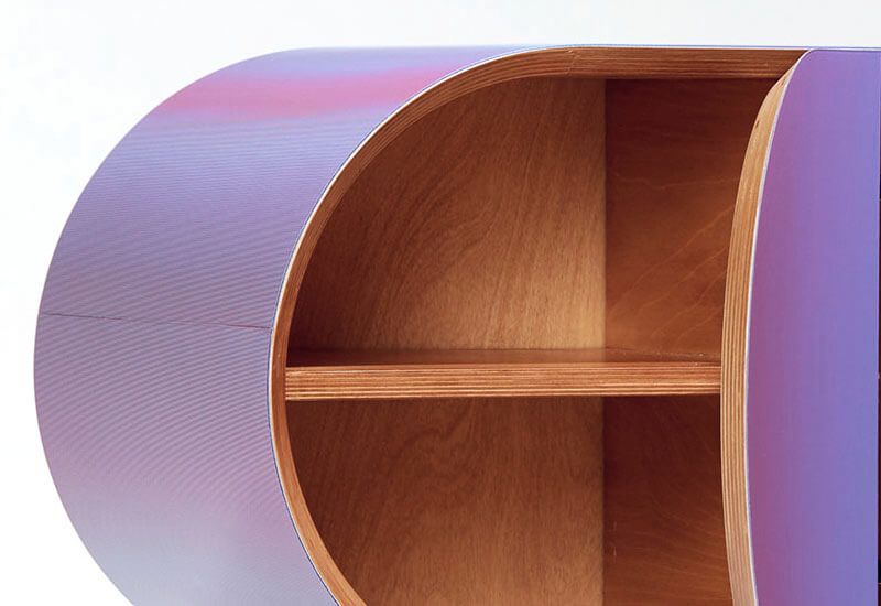 Orijeen Studio skapade färgbytande möbler med hjälp av en linsfärg.