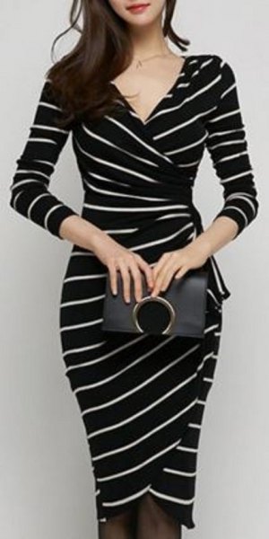Skinny fit wrap-klänning med svartvitt V-ringning