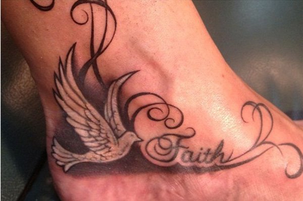 Ett ord duvor tatuerar tro