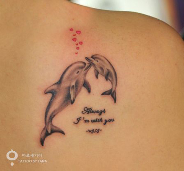 Moder dotter delfin tatuering