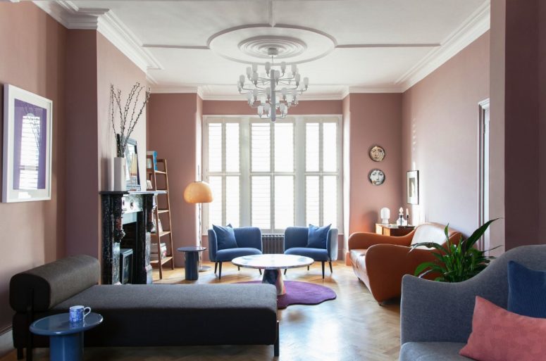 Mid-Century Modern Home gjort i ljusa färger - DigsDi