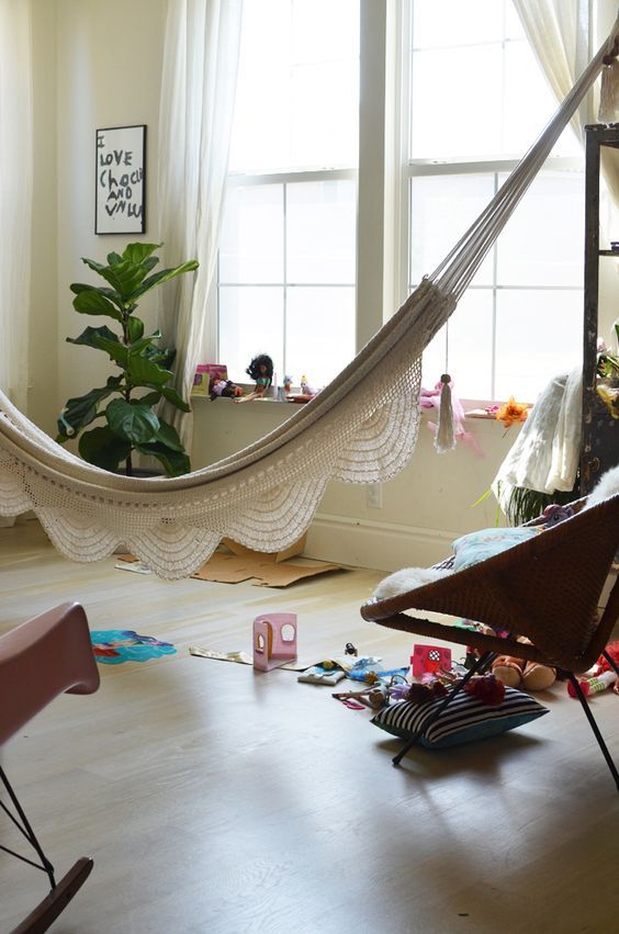 25 avslappnande idéer för att rocka en hängmatta inomhus |  Hängmatta inomhus, barn.