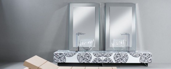 Ljusa glass badrumsmöbler med blommotiv av Cogliati.