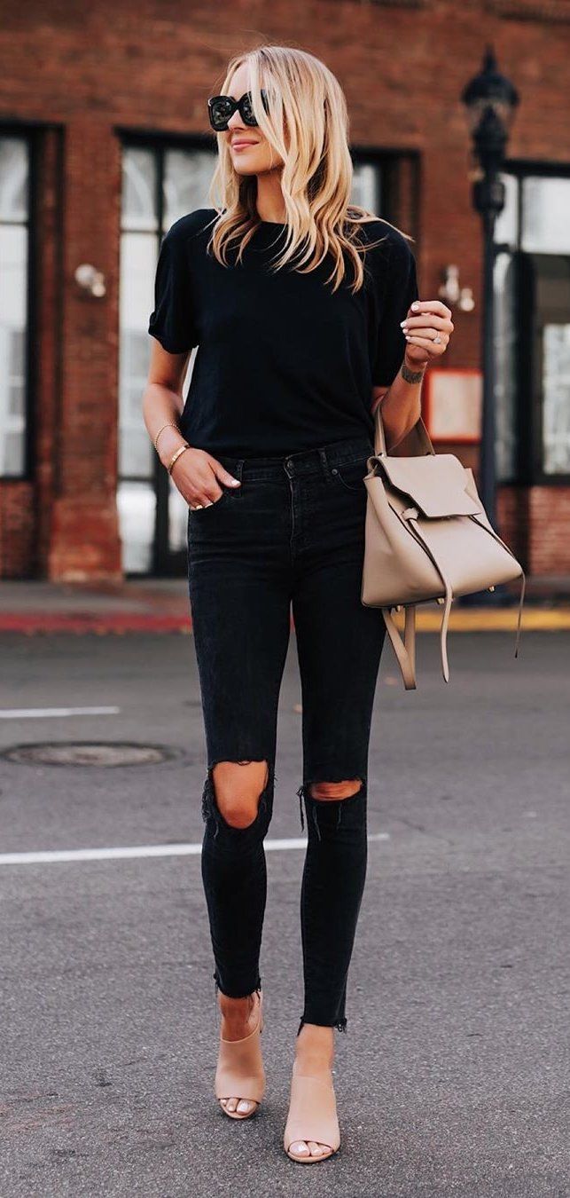 Black Ripped Jeans Outfit Idéer