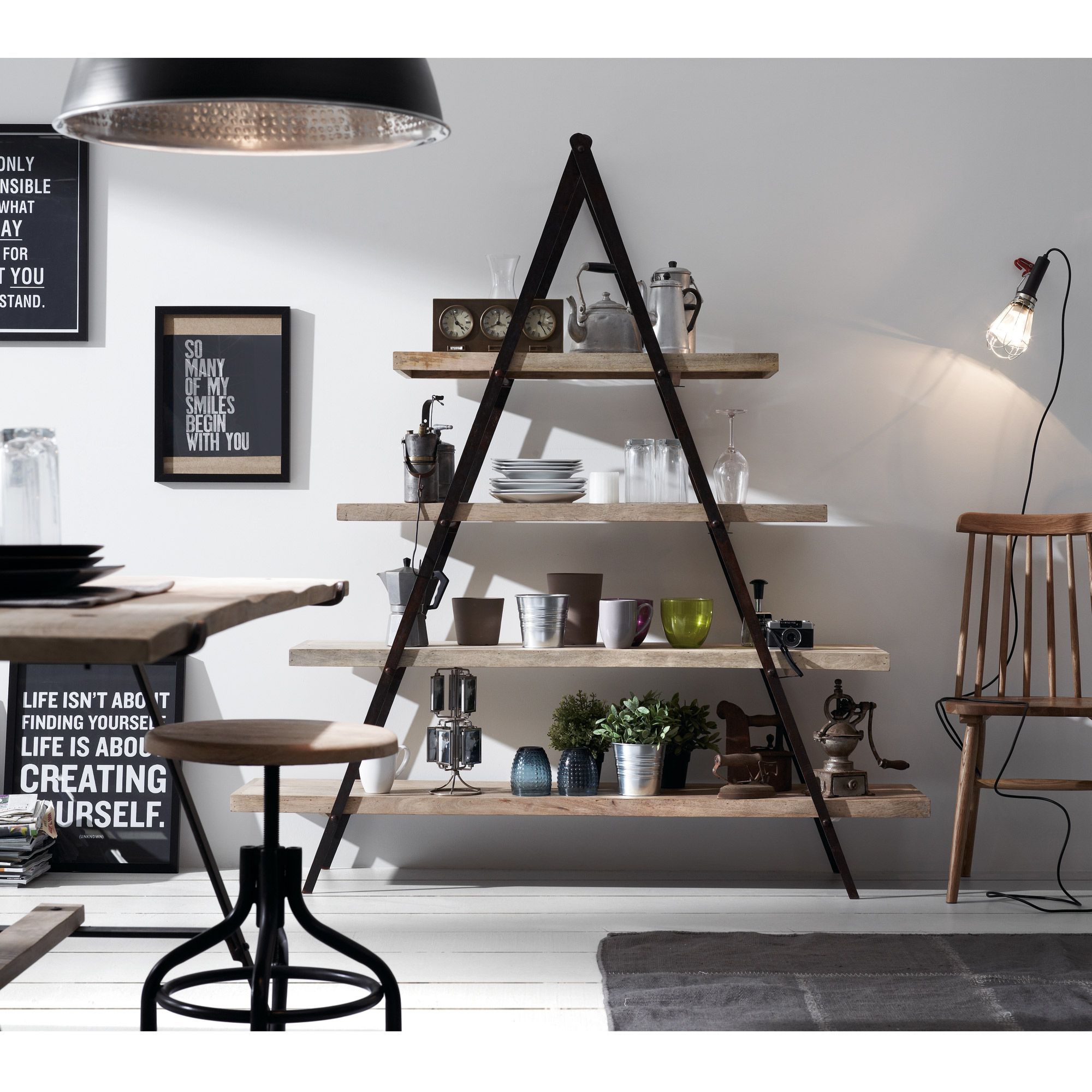 Industriella Erutna Collection möbler med vintage charm